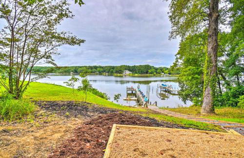 Relaxing Riverfront Cottage with Boat Dock! - Foto 21
