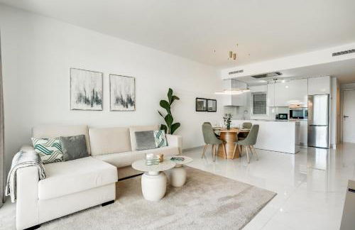 Bel Air Estepona - Modern 2BR Apartment With Terrace, Pool and Close To The Beach - Photo 13