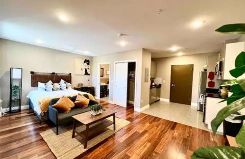 402 Stylish luxe Apt at center city self check-in - Foto 1