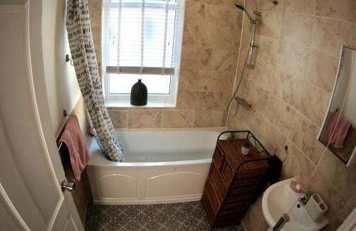 Stylish and artistic flat in Southend on Sea - 2 Double Bedrooms, Free on-street parking - Foto 30