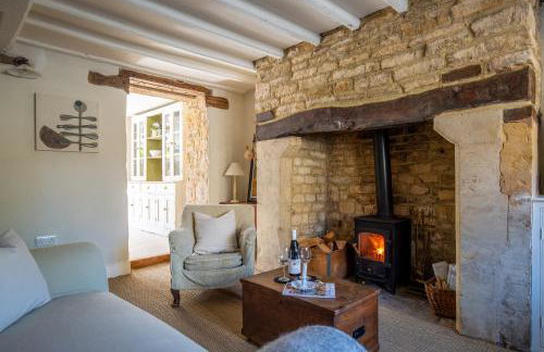 Gleneda Cottage - a renovated, traditional Cotswold cottage full of charm with fireplace and garden - Photo 31