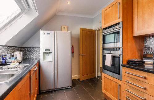 The Gables Penthouse - 15-Minute Walk to Branksome Chine Beach - Photo 15