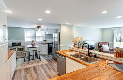 Small-Town Charm and Local Dining Home in Burgaw! - Foto 8