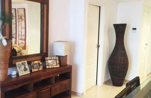 Apartamento en primera línea de playa con piscina y garaje gratuito - Foto 18