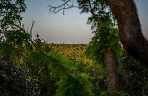 Treehouse Glamping at Pecan Haven W Hot Tub - Foto 41