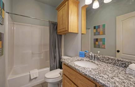 Group Getaway w/ Pool, Boat Dock 2 Homes Laguna Village Retreat by Avantstay - Foto 136