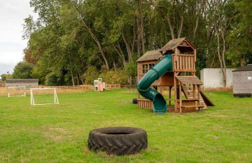 Family Cotswolds Cottage Farm Stay - The Smythy - Foto 5