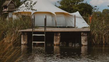 Moat Island Glamping - Foto 1