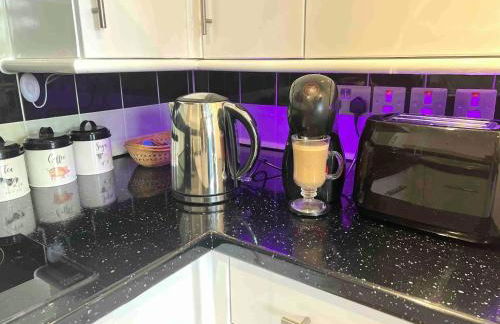 City Mill - Next to Town Centre Shopping and Restaurants - Free Parking - Foto 4