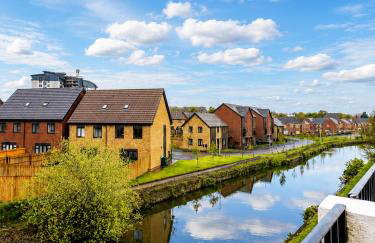 Bridge Court by Sterling Edge - Stylish 1-Bed Apartments with Balcony or Private Garden and Free Onsite Parking - Foto 54