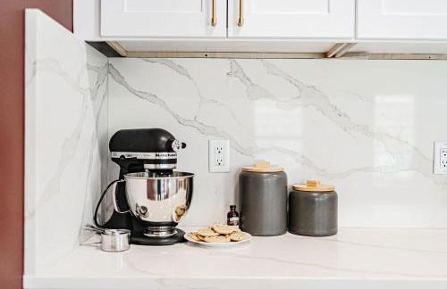 Stylish Townhome Walkable Garage - Foto 12