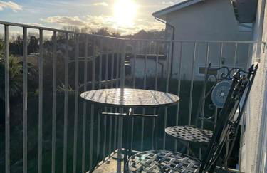 Stunning Charmouth Property with Bay views! - Photo 59