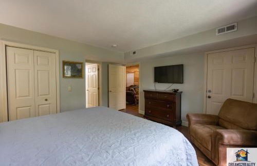 3BR Condo with Lake View - Trout Fishing - Playground - 2 Pools - Stairs Required - FREE TICKETS INCLUDED - PR69-9 - Foto 35