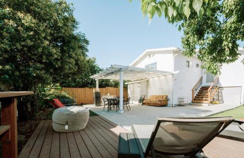 Serene Silver Lake 1 bedroom 1 bathroom Back house With Private Backyard - Photo 23