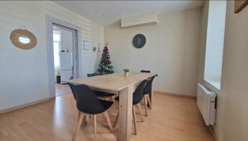 Proche Nausicaa, gare & remparts, spacieuse maison 3 chambres, cour privée, parking gratuit & adaptée aux vélos - Foto 3