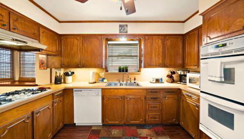 Relax and Play 3BR Retreat w Sunroom - Foto 4