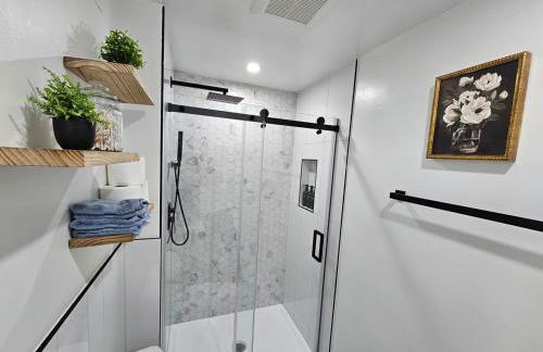 Luxury 4BR near Six Flags & Naval Base - Foto 27