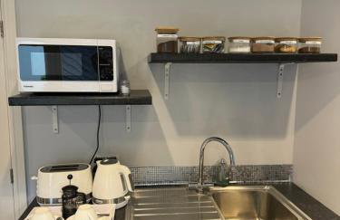 Thistle Lodge - Quiet Garden lodge with off road parking - Foto 9