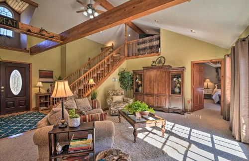 Private Family Home with Deck, Porch and Forest Views! - Foto 4