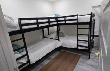 Modern B&W Coastal Retreat 2BR 2BA and Laundry - Foto 36