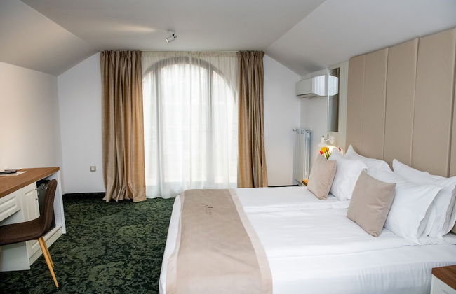 Agora Boutique - Photo 12