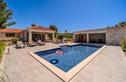 Luxury Villa Nature with heated private pool, sauna & fire pit, a short walk to the beach - Photo 23