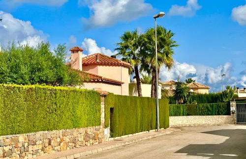 Villa con jardín en Oliva Nova Golf a 100m de la playa - Photo 21