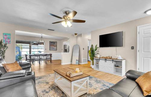 Four Bed Home with Pool Game Room Bar Near Beach - Foto 12