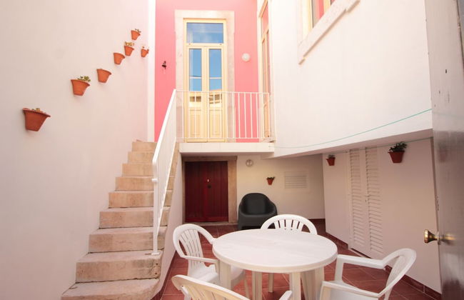 Old Town House in Figueira da Foz Near Beach - Photo 20