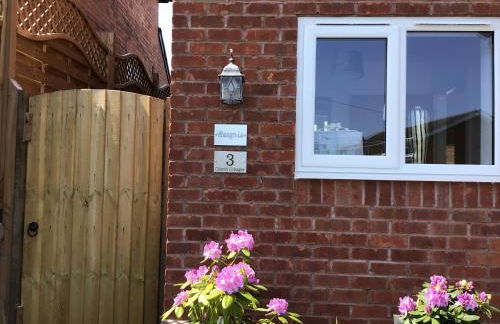 Luxurious 3 bedroom house now with FULL FIBRE INTERNET Shangri la in village of Alfrick with driveway parking for 3 cars in an area of outstanding natural beauty, superb walking,close to Worcester, Malvern showground, theatre, Malvern hills, dogs welcome - Photo 34