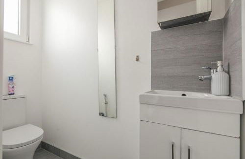 Spacious 3 Bedroom Home with PS5 and Pool Table Near O2 Arena Canary Wharf and Elizabeth Line to Central London - Foto 34