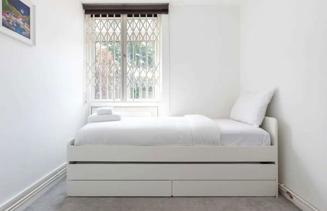 Spacious & Welcoming 4BD House - Kennington - Foto 9