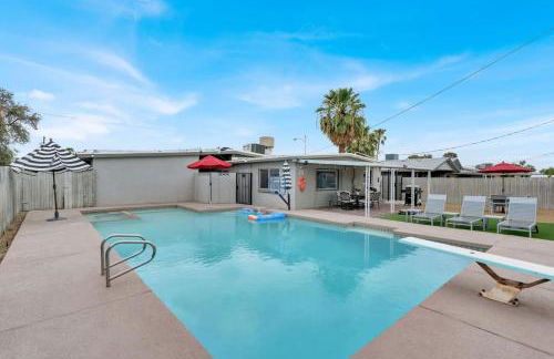 3BR Retreat with BBQ, Pool and Close to Las Vegas Fun - Foto 23