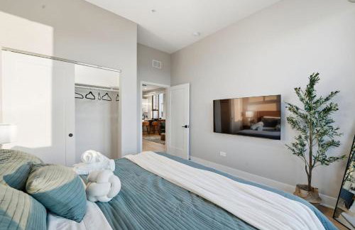 Edgewater Apt with Free Parking Gym Modern Living - Photo 5