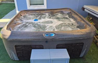 5 Mins from beach and has pool, hot tub, games, pet friendly - Foto 9