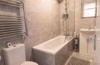 Dartford Luxurious House with Parking - Netflix - Wi-Fi - Photo 34