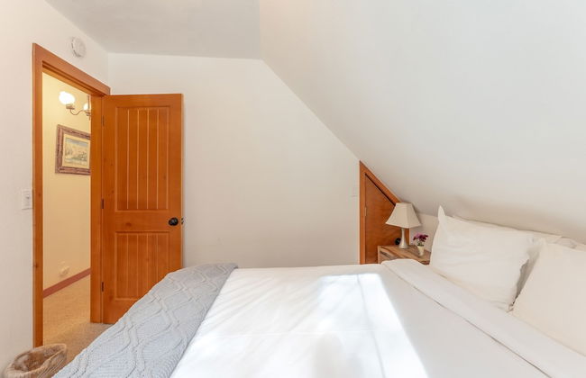 Indigo Owl by Avantstay Cabin w Firepit Minutes to Lake Slopes - Photo 24