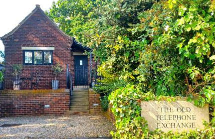 The Old Telephone Exchange - surrounded by fields! - Photo 20