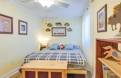 Radford Home with Wraparound Deck! - Foto 13