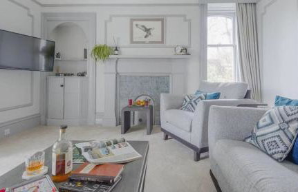 Whitecraigs - Photo 2