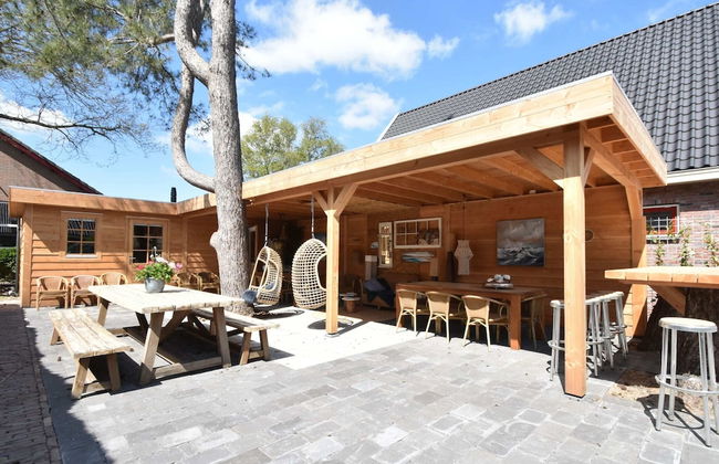 Luxuriously Restored Farmhouse With Trendy Interior Close to sea and Forest - Foto 47