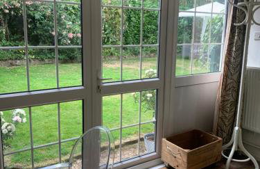 1 mile from Harry Potter Tour Self Contained Flat One bedroom plus new sofa bed in lounge - Foto 7