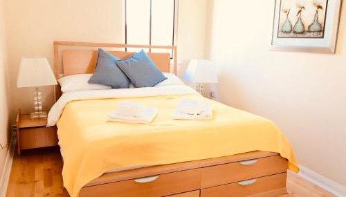 Double room in the heart of Kingston upon Thames in London - Photo 1