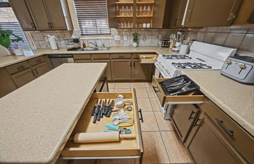 Baytown Htown Escape Air Hockey Yard BBQ Games - Foto 15