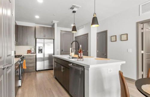 Cozysuites PHX RORO Gym Pool Pets Parking #12 - Photo 13