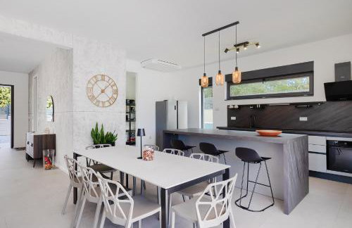 Villa BB Rapsody 10 with heated salt water pool - Foto 13