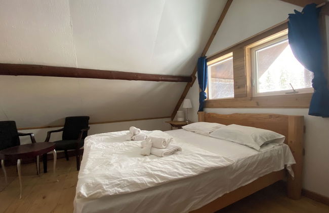 Rustic Beaverfoot Lodge Basic Cabin - Photo 5