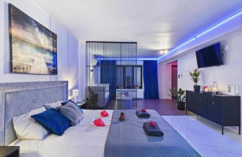 Jacuzzi LoveAparts Marki Romantic Getaway - Photo 22