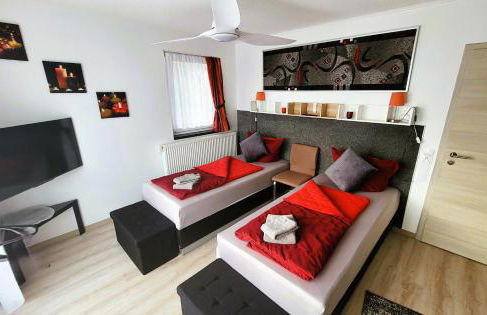 APARTMENTHAUS "AM KORNFELD" - 10 Gästewohnungen mit 1-3 Schlafzimmern, 40 Betten, Raucherbalkon, Reinigungs- & Wäscheservice, Grillgarten, Parkplatz - Foto 24