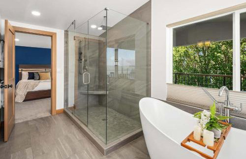 Luxury 6 BR Mansion w Water Views & Walk to Beach - Foto 24